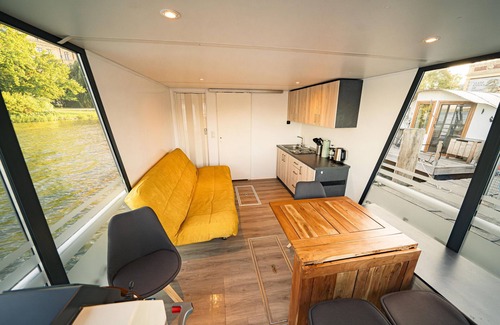 Schwerin Location De Bateaux | Bateau "Hausboot Explorer" avec vue sur lac et terrasse privée