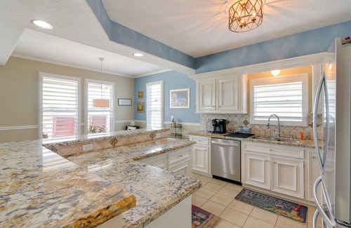 Galveston Maison | Boat Slip + Decks: Waterfront Gem Near Galveston!