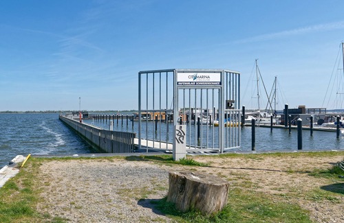Knieper Nord Location De Bateaux | Boat 'Tollow' with Sea View, Wi-Fi and Air Conditioning