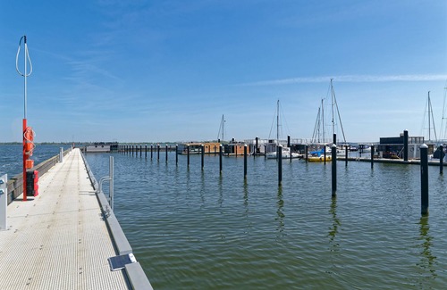Knieper Nord Location De Bateaux | Boat 'Tollow' with Sea View, Wi-Fi and Air Conditioning