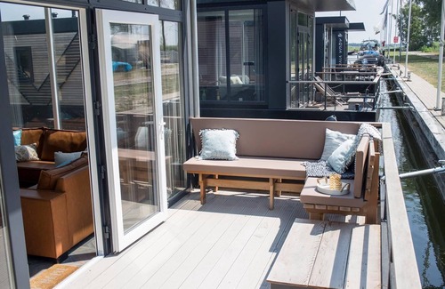 Biddinghuizen Maison | Boat with two bedrooms and one bathroom