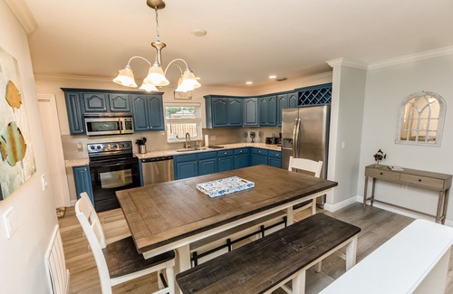 Sebastian Highlands Maison | 🍹🌞 Boater's Paradise! Fenced Yard, Boat Parking, 6 miles to Beach!