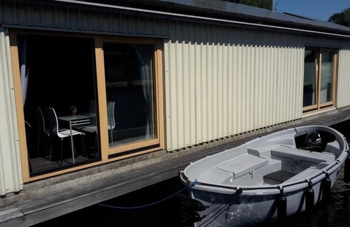 Slotervaart Lit Et Petit-Déjeuner | Boathouse Amsterdam with bikes