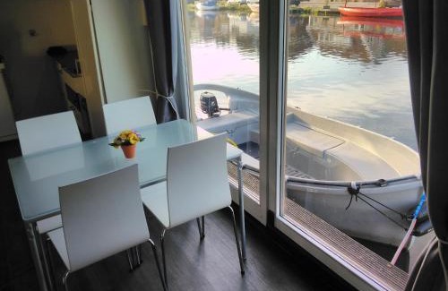 Slotervaart Lit Et Petit-Déjeuner | Boathouse Amsterdam with bikes