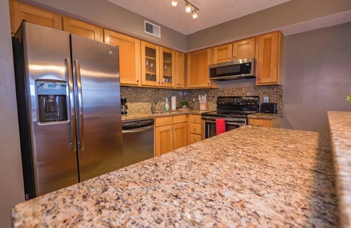 Ohio City Copropriété | Boathouse Suite - CLE Flats River - Free Parking - 24/7 Gym