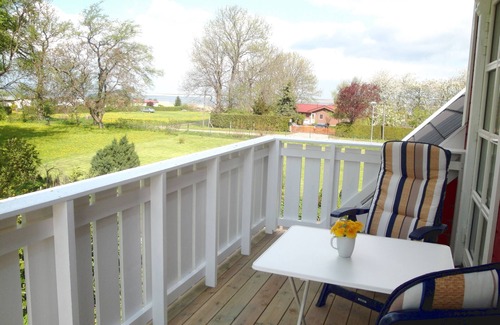 Wendisch Langendorf Appartement | Boddenblick, Geräumige Wohnung 1.og mit Balkon