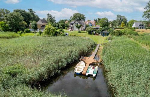 Zudar Appartement | Boddenhuus - Traumhaus mit Steg und Boot