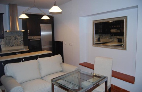 Constantina Appartement | Bodeguetas 1 bedroom with patio pets welcome