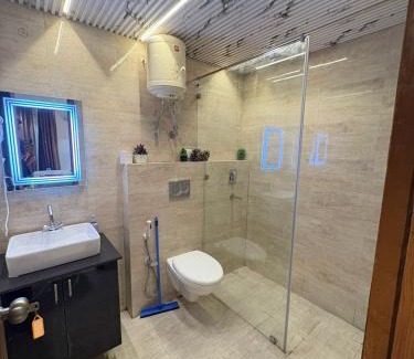 Vasundhara Appartement | Bodhi Tree - Luxurious 1B Apartment near Hindon Airport