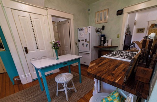 Vermillion Maison | Bohemian 3-bedroom house with private yard in charming neighborhood