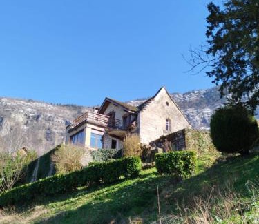 Aiguebelette-le-Lac Maison | Bohemian holiday home with lake view