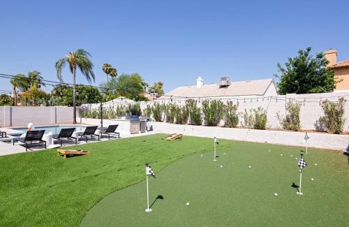 Continental Foothills Maison | Bohemian Resort-Pool, Spa, Golf, Bar, BBQ, &Games!