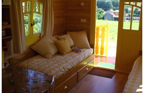 Chomelix Maison | séjour bohème à la ferme, à bord d'une roulotte confortable et chaleureuse