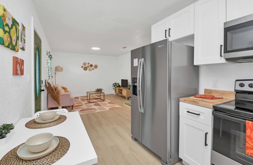 Taft Maison | Bohemian Themed 2 Bedroom House Located right next to Airport and Downtown