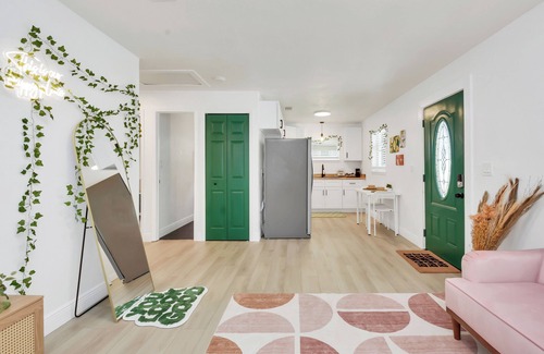 Taft Maison | Bohemian Themed 2 Bedroom House Located right next to Airport and Downtown