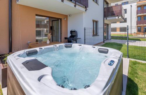 Modra Appartement | Boho Apt w Jacuzzi, Grill & Garden