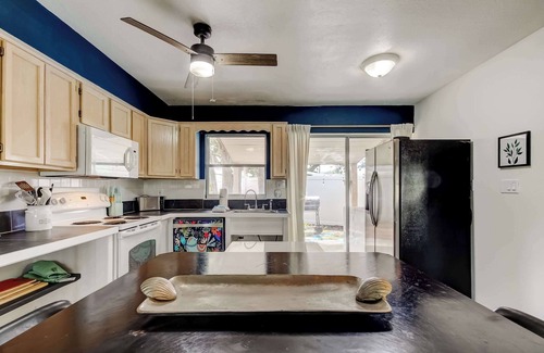 Indian Rocks Beach Maison | Boho Beach Bliss-Steps to the Beach-Pet Friendly