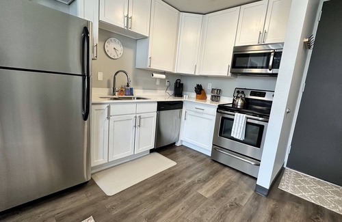 Downtown Des Moines Appartement | Boho Box- DT DSM Skyline view