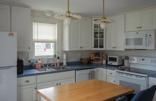 South Portland Maison | Boho bungalow with designer touches 10 minutes to beaches and downtown Portland
