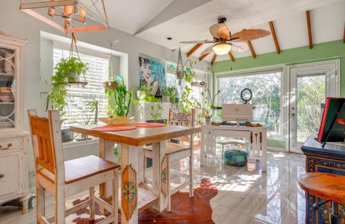 Kyle Maison | Boho-Chic Retreat with Yard, 22 Mi to Dtwn Austin!