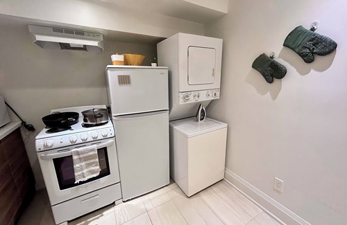 Topham Park Maison | Boho-chic Spacious Basement Apartment