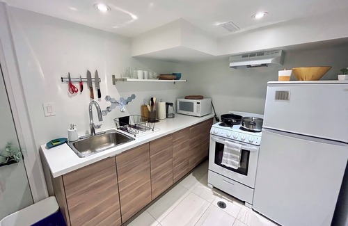 Topham Park Maison | Boho-chic Spacious Basement Apartment