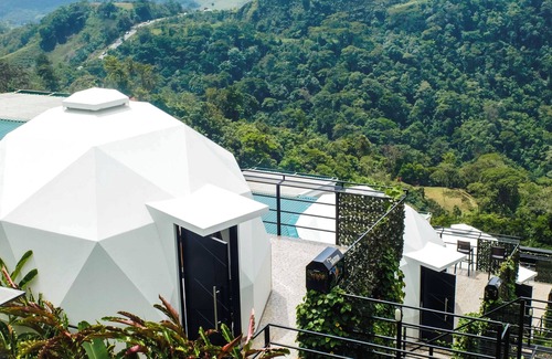 San Isidro de El General Cabine | Boho Dome Retreat Mountain Views & Breakfast