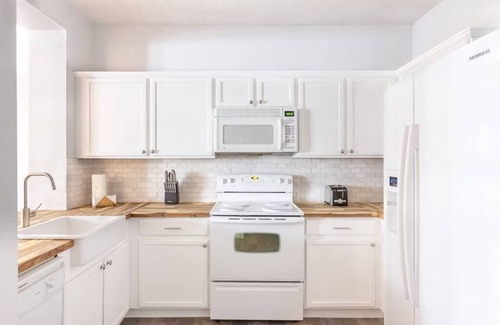 North San Antonio - SAT Maison | Boho Dream House - 5 minutes from the Airport!