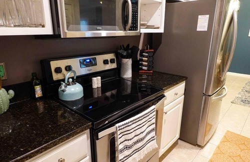 Rehoboth Beach Appartement | Boho Rehoboth condo-2bd/3.7mi beach/.5mi outlets