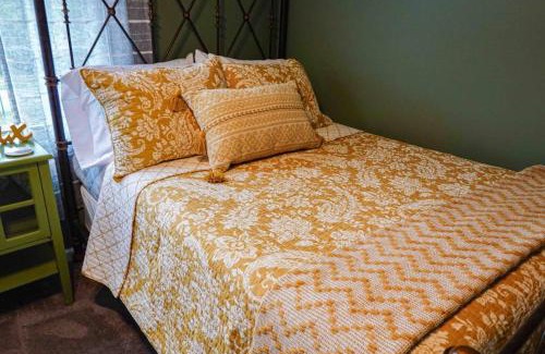 Rehoboth Beach Appartement | Boho Rehoboth condo-2bd/3.7mi beach/.5mi outlets