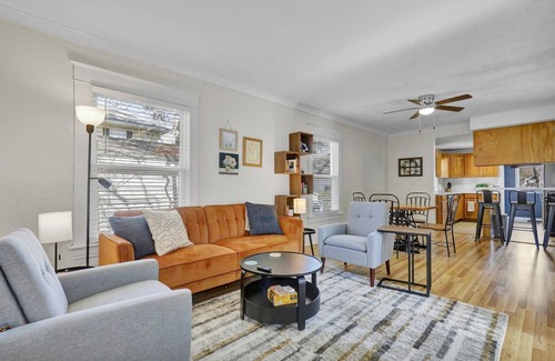 Lansing Maison | Boho - Retro Style in Lansing - 10 minutes to MSU's Campus