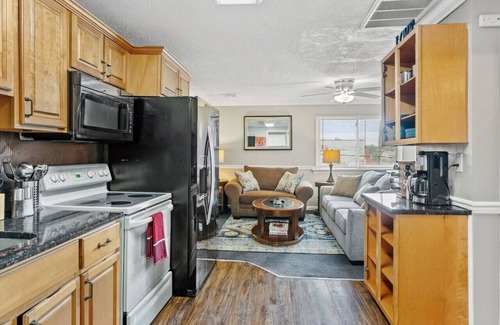 Secane Appartement | Boho-Style 2B/1B by the Philadelphia Airport w/ Nearby Parking Spot!