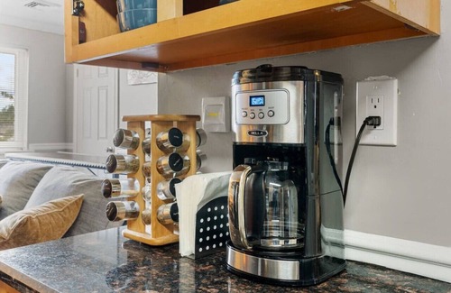 Secane Appartement | Boho-Style 2B/1B by the Philadelphia Airport w/ Nearby Parking Spot!