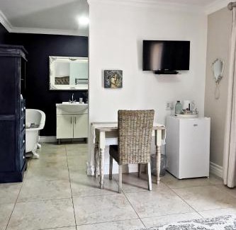 Emalahleni Maison | Bokmakierie Gastehuis Emalahleni Pty Ltd