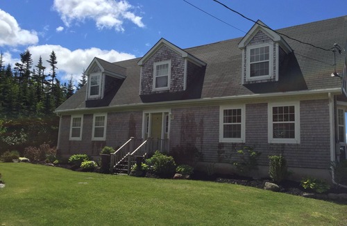 Beaver Harbour Maison | Maison audacieuse de style cap en bord de mer sur la baie de Fundy
