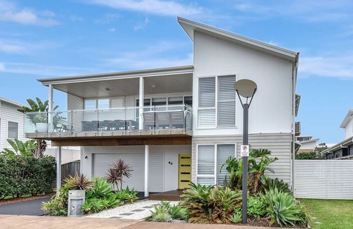 Caves Beach Villa | Bombora Beach House at Caves Beach Villas