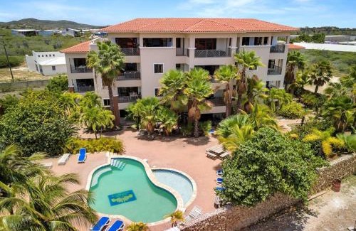 Hato Appartement | Bon Bini Bon Bida with Lovely Communal Pool