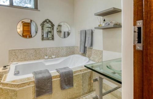 Trawal Lit Et Petit-Déjeuner | Bonne Chance Luxury Estate