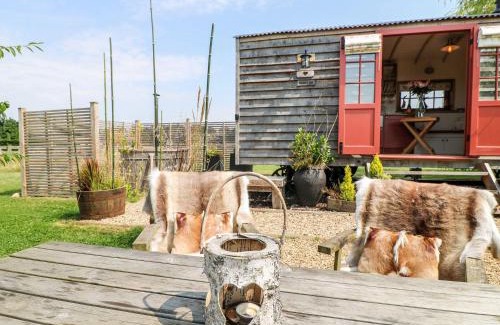 Redmile Maison | Bonnie's Shepherds Hut at Shepherds Lodge Retreat and Wellness