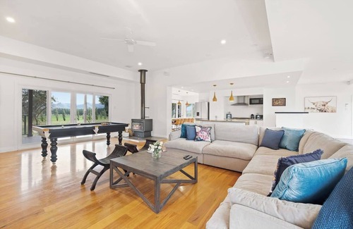 Bombira Maison | Bonnie View A Magnificently Luxurious Retreat