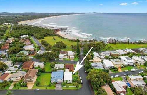 Bonny Hills Maison | Bonny Chill - Walk to beaches, pet friendly