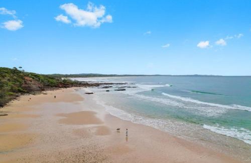 Bonny Hills Maison | Bonny Chill - Walk to beaches, pet friendly