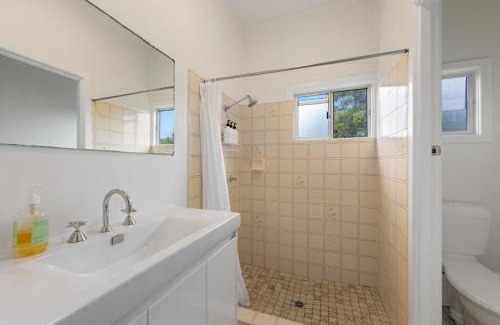 Bonny Hills Maison | Bonny Chill - Walk to beaches, pet friendly