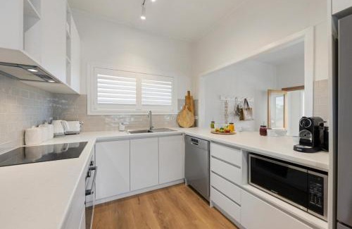 Bonny Hills Maison | Bonny Chill - Walk to beaches, pet friendly