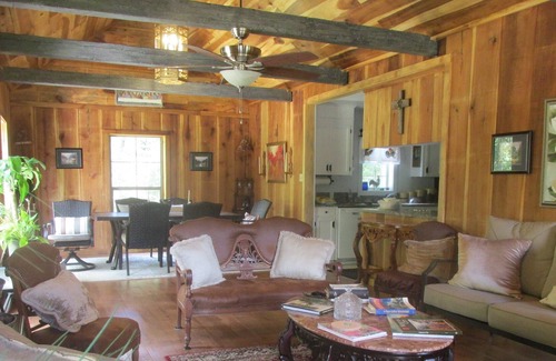 Collinsville Maison | Boocoodles Bed & Breakfast, Collinsville, MS 39325