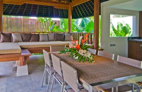 Batubelig Villa | Réservez 4 chambres, séjournez dans une villa avec 5 chambres et piscine, à 250m de la plage