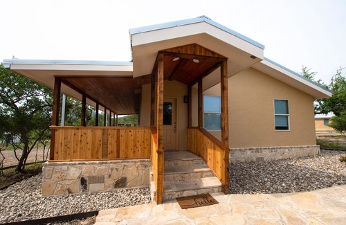 Uvalde Cabine | Location grand groupe! Louez les 4 cabines individuelles pour une intimité totale!