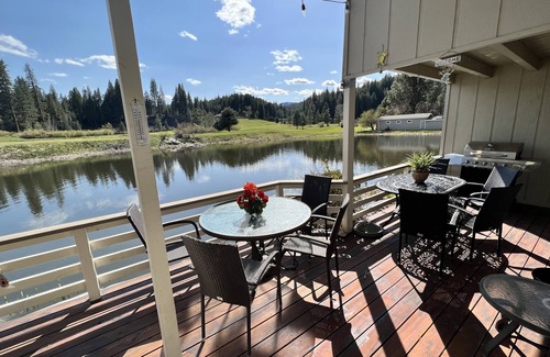 Plumas Eureka Estates Copropriété | Book for Summer Now.. On the Waters Edge, Unbeatable Views!