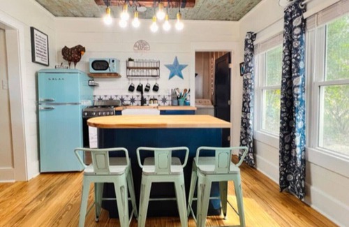 Brenham Maison | Book Haven 2BR by fairgrounds/Blue Bell Creameries