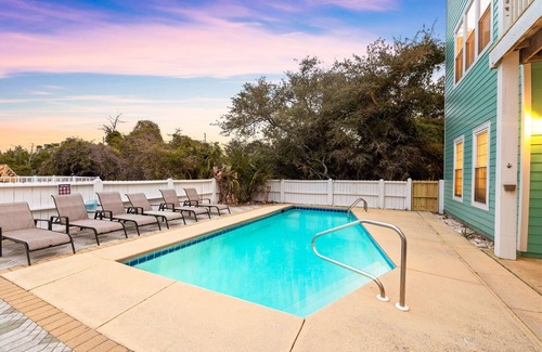 Seagrass Maison | Book Now for Summer! Dog Friendly! North Cape! Private Pool! Water Views!